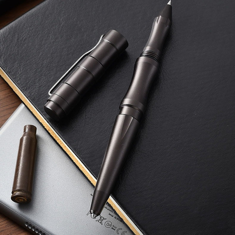 Self-defense pen, a portable close-range self-defense tool