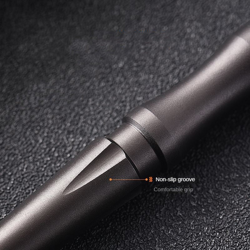 Self-defense pen, a portable close-range self-defense tool